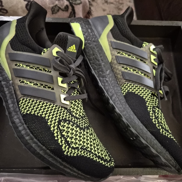 Adidas Men's Black and Green Running Shoes - Picture 11 of 13